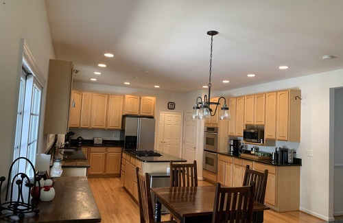 Edgewater House | Waterfront Cheerful 6 BR Home with Private Pier