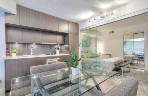 Deer Park Apartment | Waterfront Clair Avenue Suites