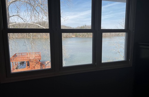Hiwassee House | Waterfront Claytor Escape Lodge -Stunning Views