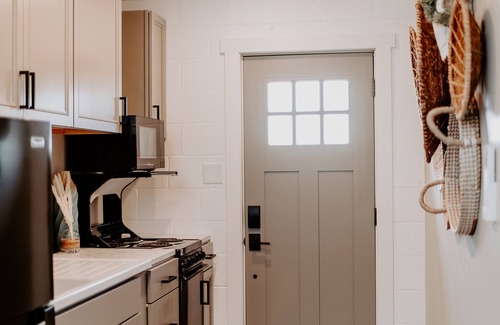 Millsboro Cottage | WATERFRONT Completely Renovated Cozy Mid Century Rental Unit #4