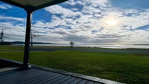 Swan Bay House | Waterfront Cottage