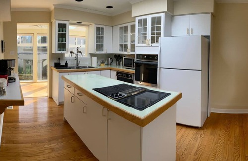 Lagoon City Villa | Waterfront Cottage 4 BD by GLOBALSTAY