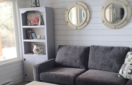 Regional District of Nanaimo Cottage | WATERFRONT Cottage