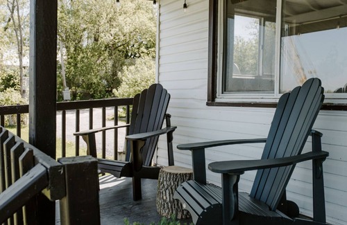 Wolfe Island Cottage | Waterfront Cottage in Marysville Wolfe Island - Fisherman's Cottage
