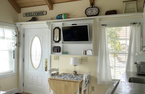 Edgecomb Cottage | Waterfront Cottage in Mid-coast Maine