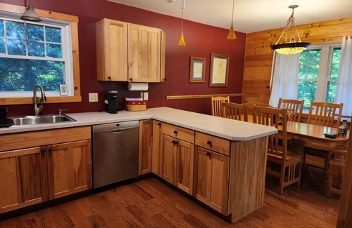 Newbury House | Waterfront Cottage, Modern Comfort