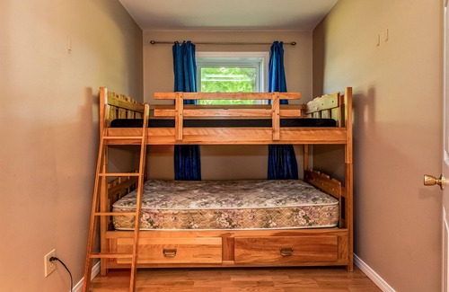 Bancroft Cottage | Waterfront cottage near Gaffney lake