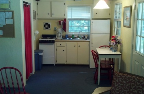 Barrington Cottage | Waterfront Cottage, Quiet and Secluded, on Swains Lake