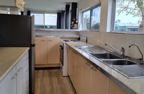 Swan Bay House | Waterfront Cottage, TOP NOTCH