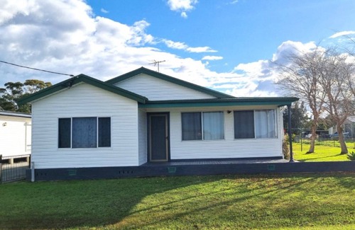 Swan Bay House | Waterfront Cottage, TOP NOTCH