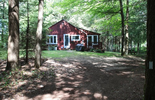 Fitzwilliam Cottage | Waterfront Cottage on Scenic Sportsman Pond