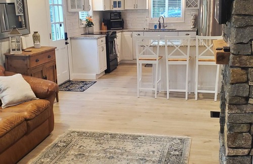 Salem House | Waterfront Cottage