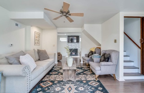 Dexter House | Waterfront Cottage w/Barrel sauna & Fishing Pier