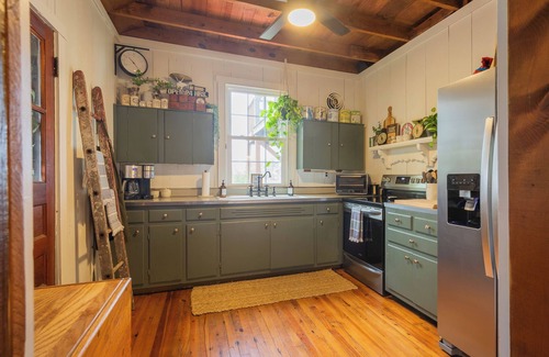 Morattico Cottage | Waterfront Cottage w/Sunset Views