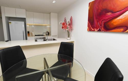 Darwin City Centre Apartment | WATERFRONT DARWIN TROPICAL DELIGHT