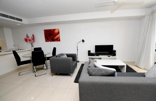Darwin City Centre Apartment | WATERFRONT DARWIN TROPICAL DELIGHT