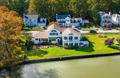 Deale Beach House | Waterfront Deale Home with Hot Tub and Bay Access