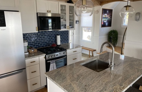 Vineyard Haven Cottage | WATERFRONT Downtown Cottage w/Beach