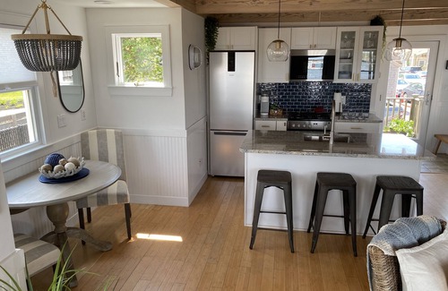 Vineyard Haven Cottage | WATERFRONT Downtown Cottage w/Beach
