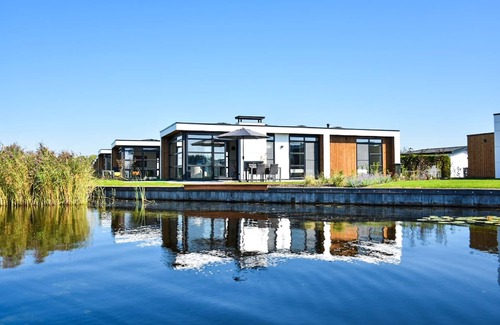 Loosdrecht House | Waterfront Family Retreat