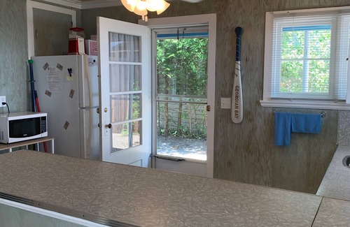 Tiny Cottage | Waterfront! Family friendly! White sand/shallow Georgian Bay water!