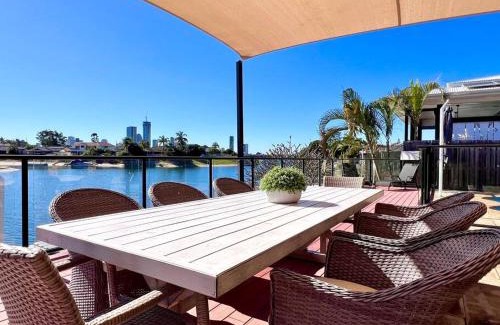 Mermaid Waters Villa | Waterfront Family House with Pool, BBQ