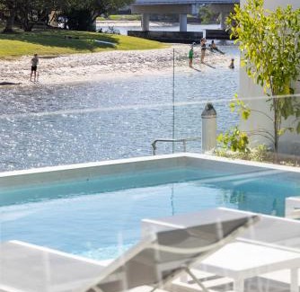 Noosaville House | Waterfront Family Retreat, Pet-Friendly