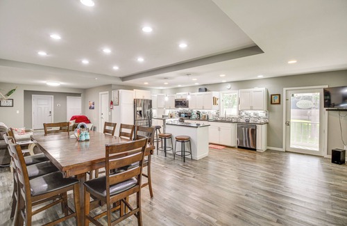Vergas House | Waterfront Family Retreat on Lake Lida w/Dock