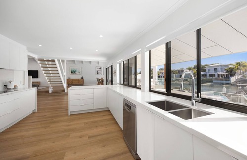 Noosaville Apartment | Waterfront Family Retreat: Pet-Friendly