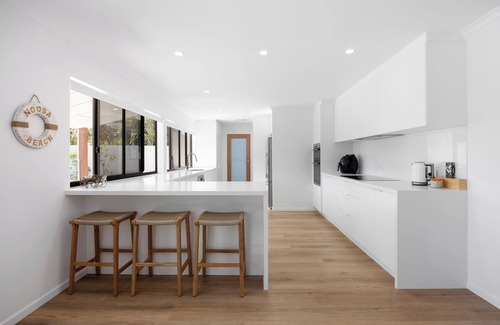 Noosaville Apartment | Waterfront Family Retreat: Pet-Friendly