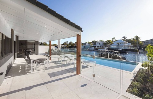 Noosaville Apartment | Waterfront Family Retreat: Pet-Friendly