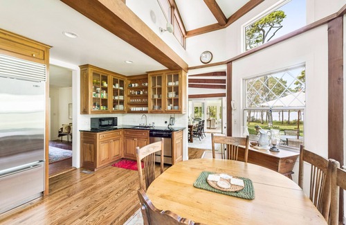 Wainscott House | WATERFRONT GEORGICA POND AND BOATHOUSE