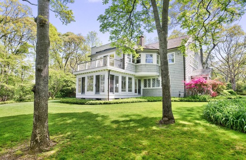 Wainscott House | WATERFRONT GEORGICA POND AND BOATHOUSE