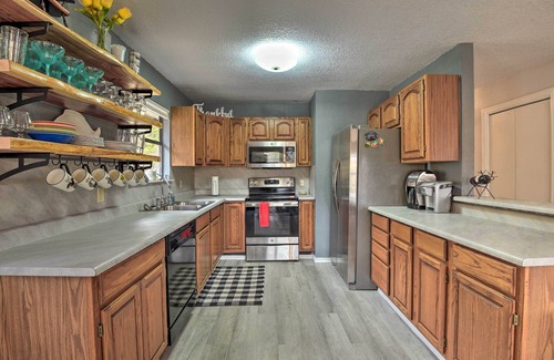 Gordon House | Waterfront Getaway w/Deck: Pet & Family Friendly!