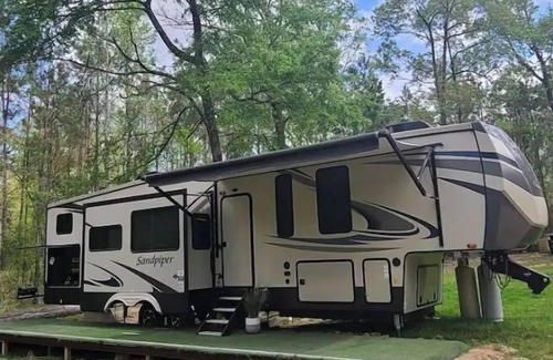 Lufkin House | Waterfront Glamping