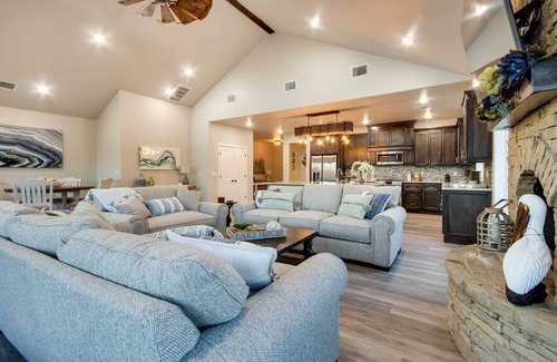 Cleora House | Waterfront Grand Lake Family House w/Game Room!