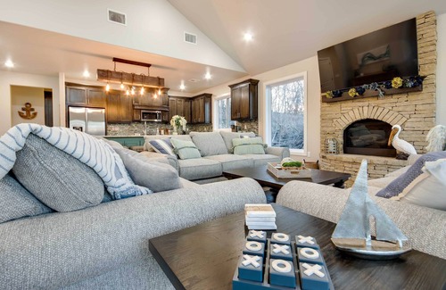 Cleora House | Waterfront Grand Lake Family House w/Game Room!