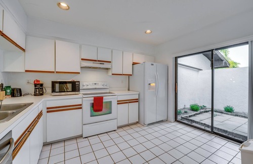 Grenelefe House | Waterfront Haines City Townhome w/Community Pool!