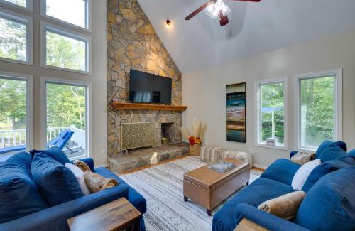 Pine Top House | Waterfront Hartfield Vacation Rental with Dock!