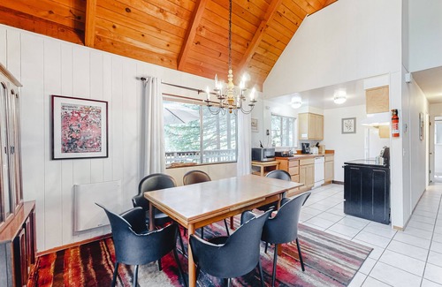 Northwood House | Waterfront home by golf course with W/D & full kitchen - dog-friendly