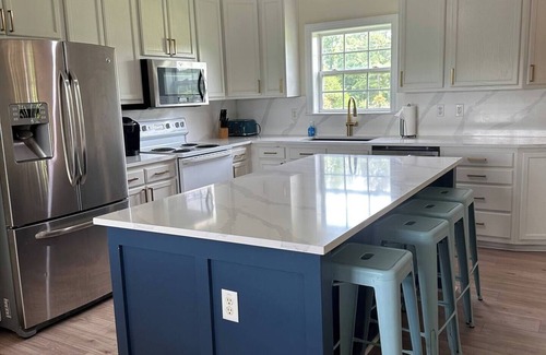 White Oak House | Waterfront home/dock & 2 kitchens/view 10 minutes from Carolina adventure world