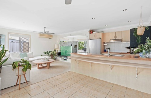 Burleigh Waters House | Waterfront home in Burleigh Waters with stunning canal views!