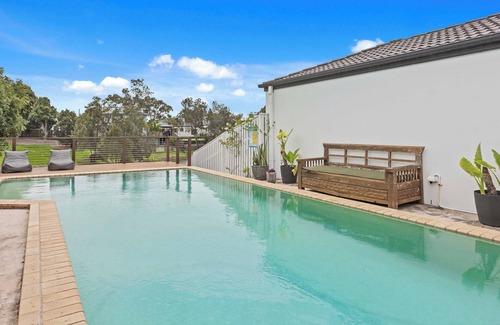 Burleigh Waters House | Waterfront home in Burleigh Waters with stunning canal views!