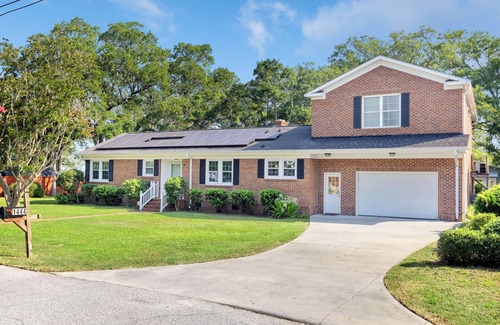 Charleston House | Waterfront Home in Charleston with Kayaks, Outdoor Gym, & Yoga Studio