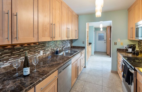 Portlock House | Waterfront Home near Beach. Peaceful Community w/Swimming Pool and Boat Dock