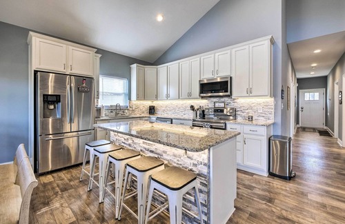 Lake Milton House | Waterfront Home on Lake Milton: Dock, Hot Tub