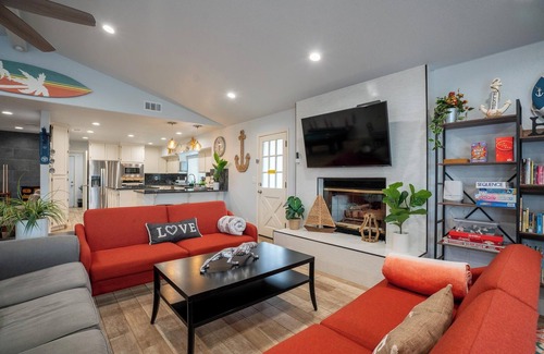 Discovery Bay House | Waterfront Home π£ with Canoe, Paddleboats, Paddleboards & Kayaks are INCLUDED