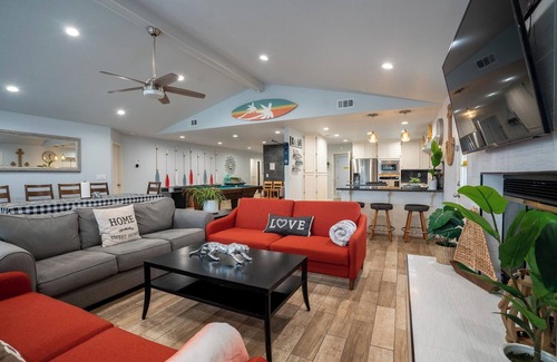 Discovery Bay House | Waterfront Home π£ with Canoe, Paddleboats, Paddleboards & Kayaks are INCLUDED