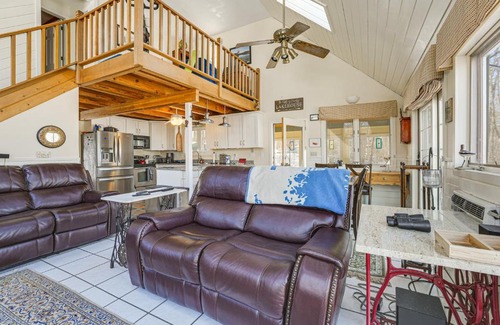 Gardiner House | Waterfront Home with Boat Dock and Sunroom in Gardiner