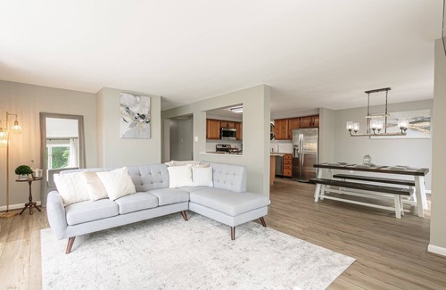 East Irondequoit House | Waterfront Hot Tub On The Bay